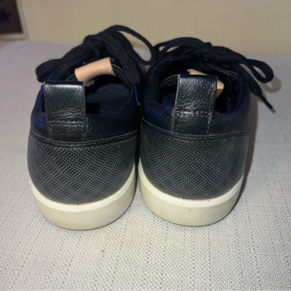 Ecco Womens Size 9W Golf Shoe Black Leather Lace Up Sneaker Spikeless Sneaker - Picture 4 of 11